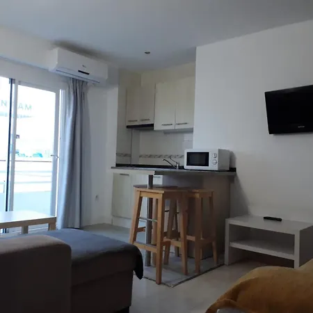 Hotel Raxa 2*