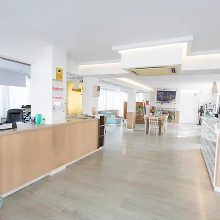 Hotel Raxa 2*