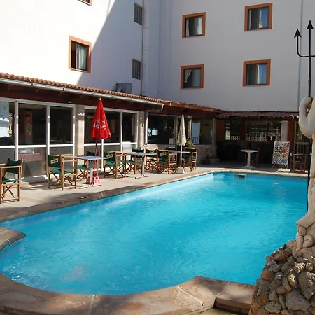 Hotel Raxa 2*