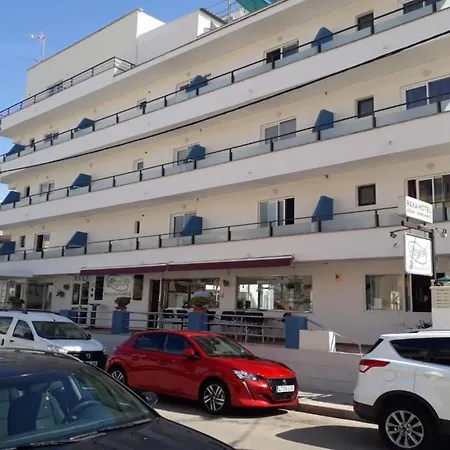 Hotel Raxa 2*