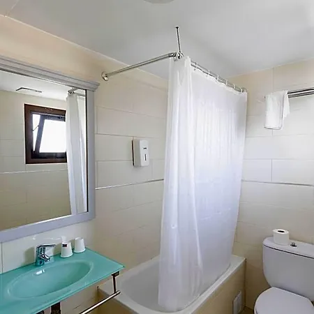 Raxa Hotel 2*