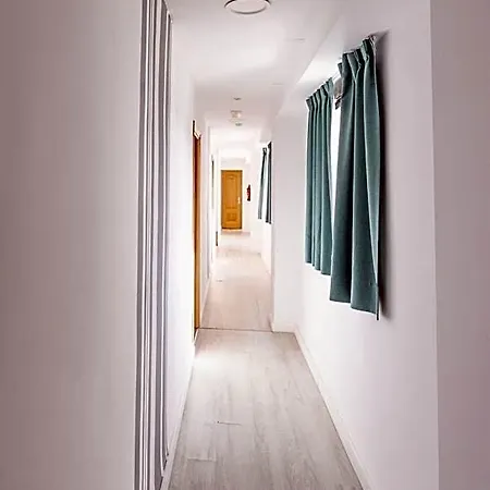 Hotel Raxa 2*
