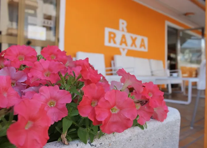 Готель Raxa 2*